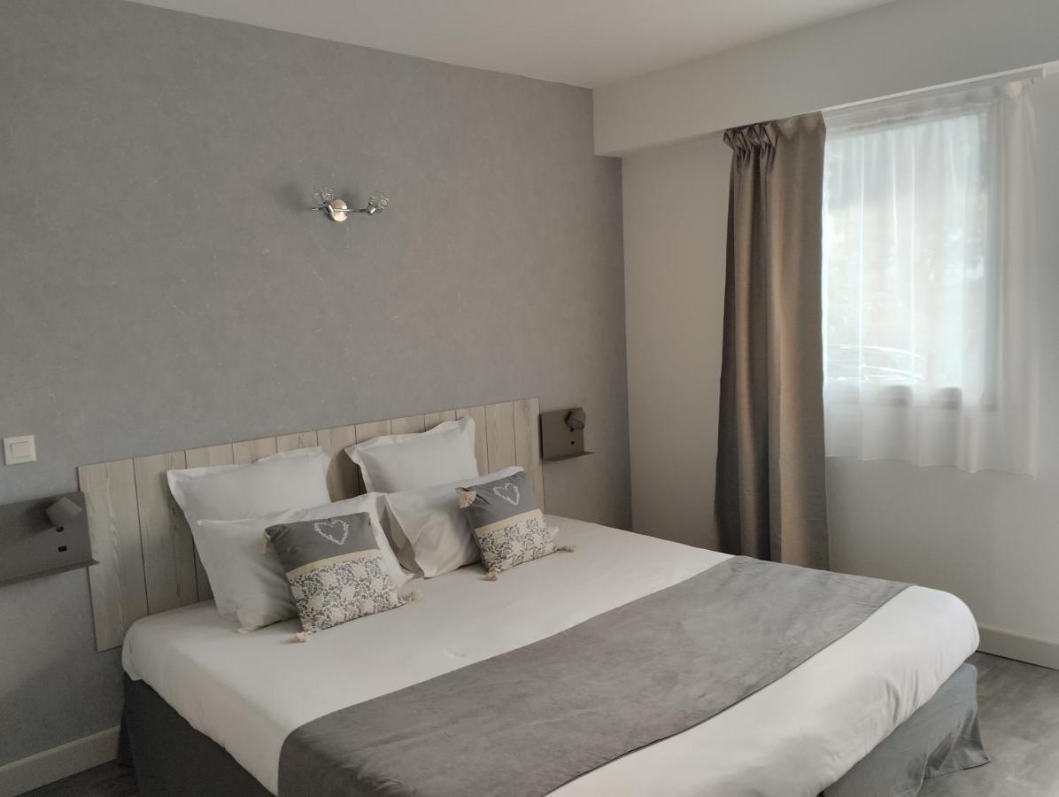 Hotel Le Vanseen Les Vans Exterior photo