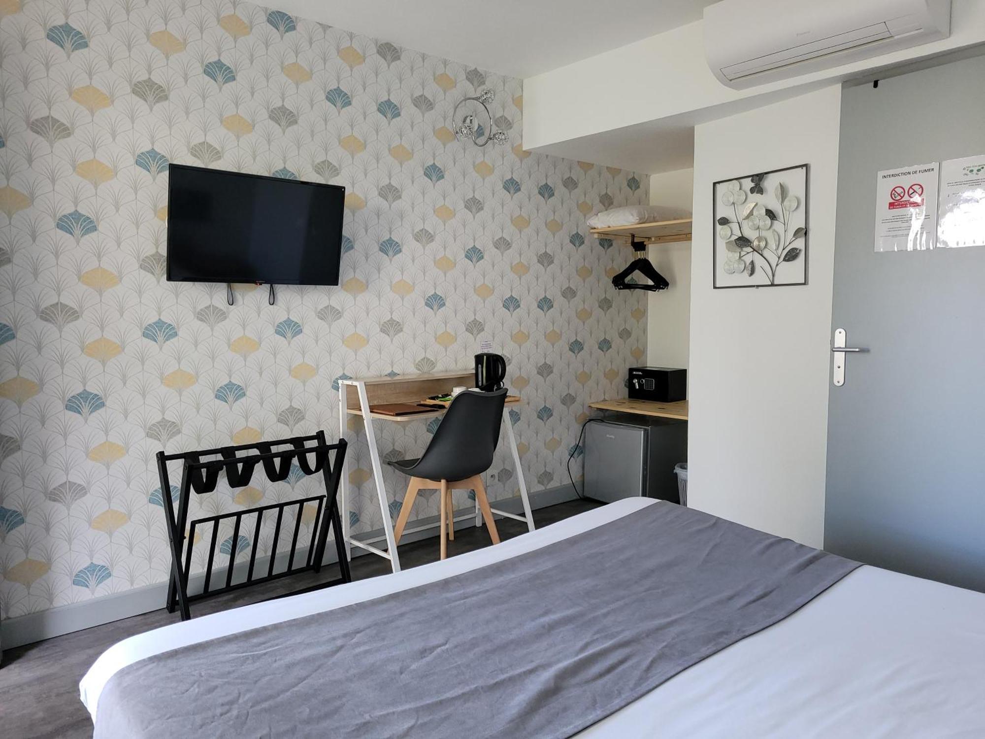 Hotel Le Vanseen Les Vans Exterior photo
