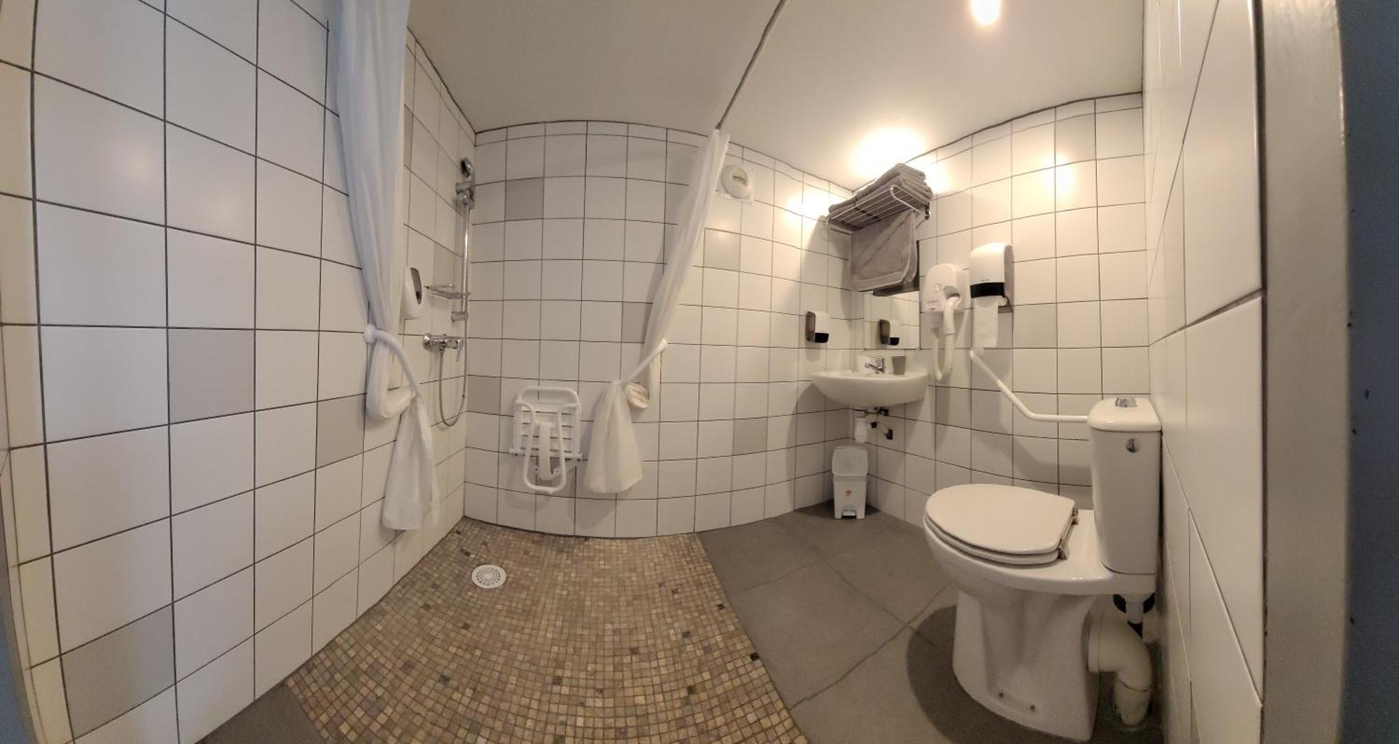 Hotel Le Vanseen Les Vans Exterior photo