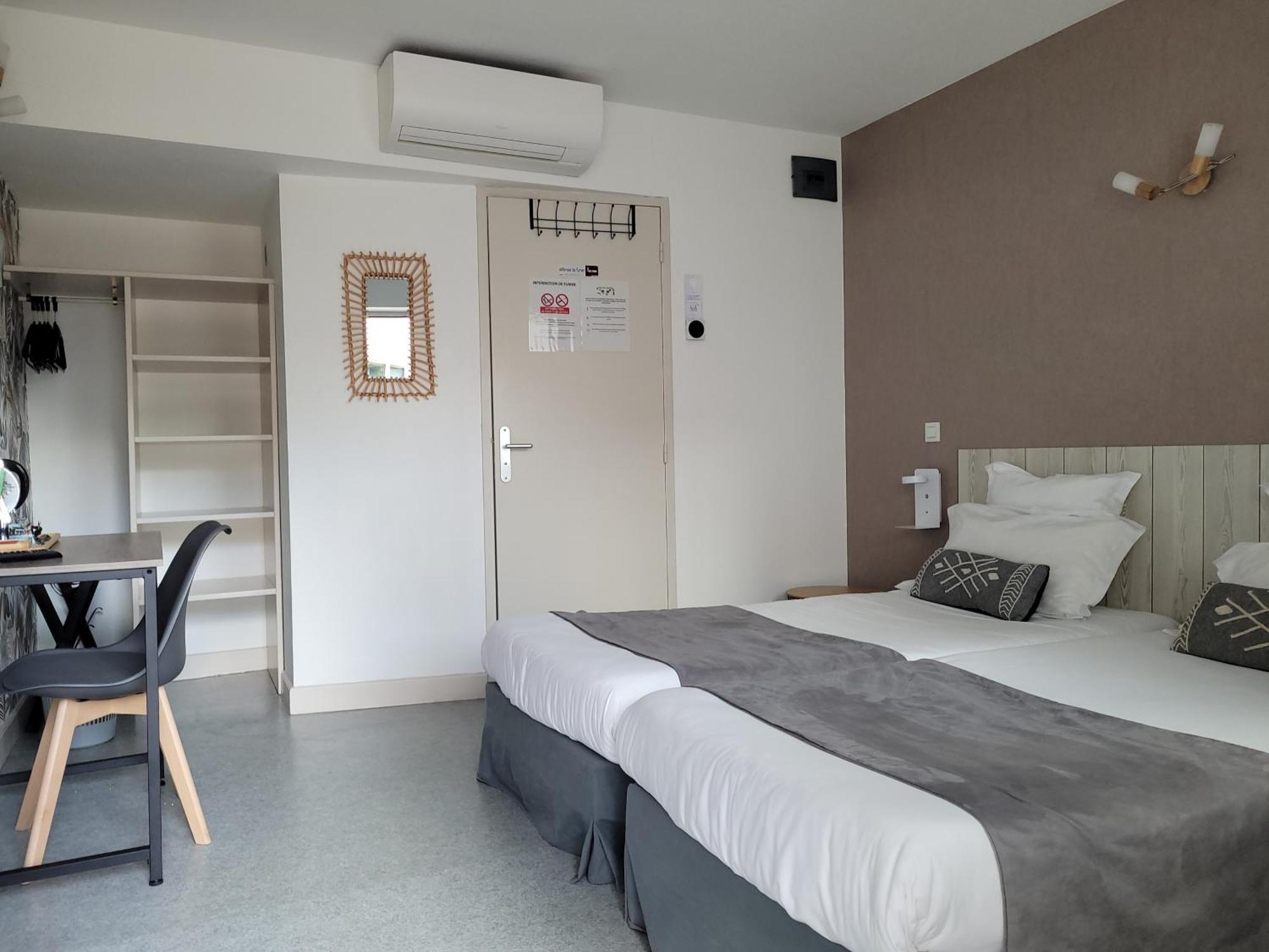 Hotel Le Vanseen Les Vans Exterior photo