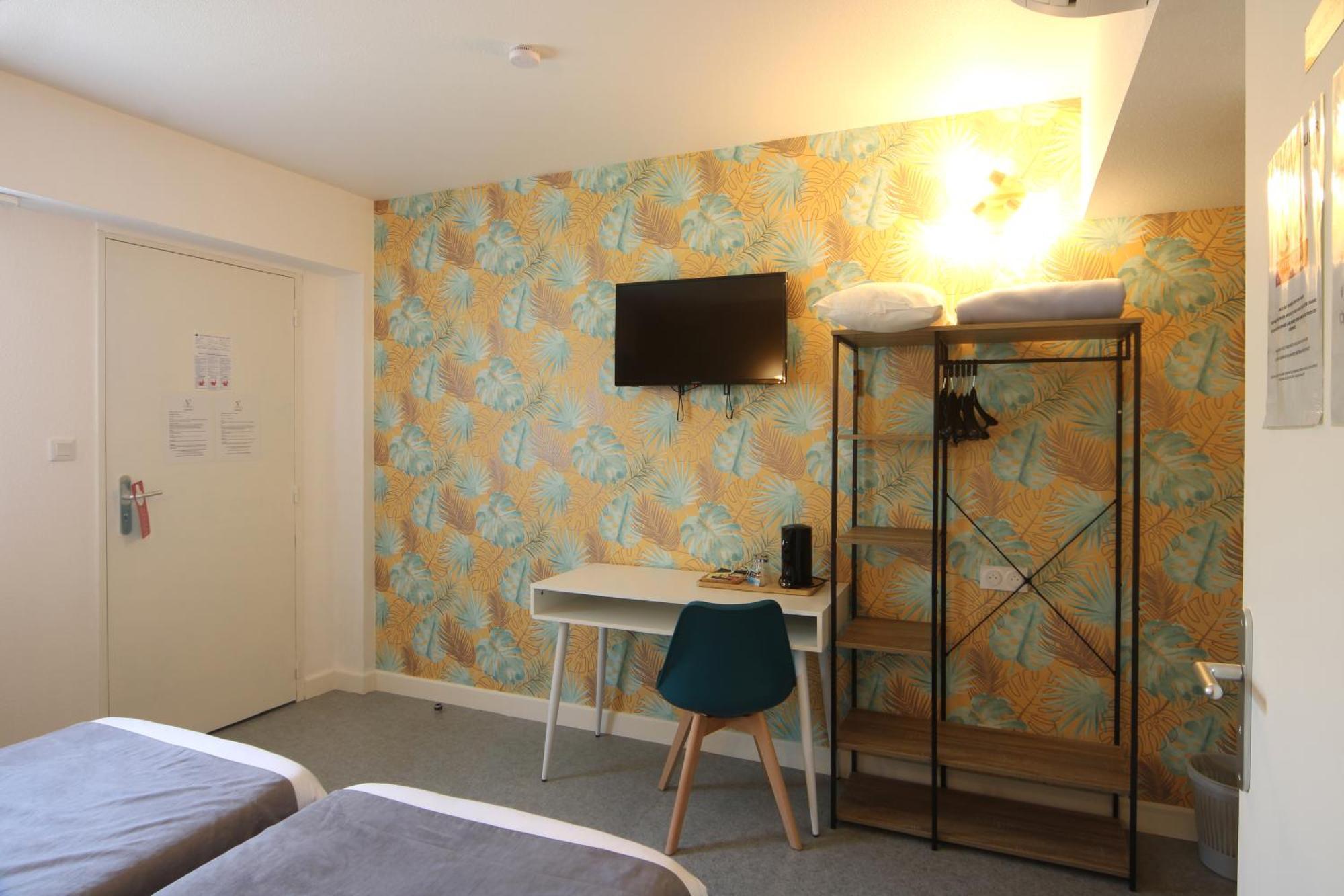 Hotel Le Vanseen Les Vans Exterior photo