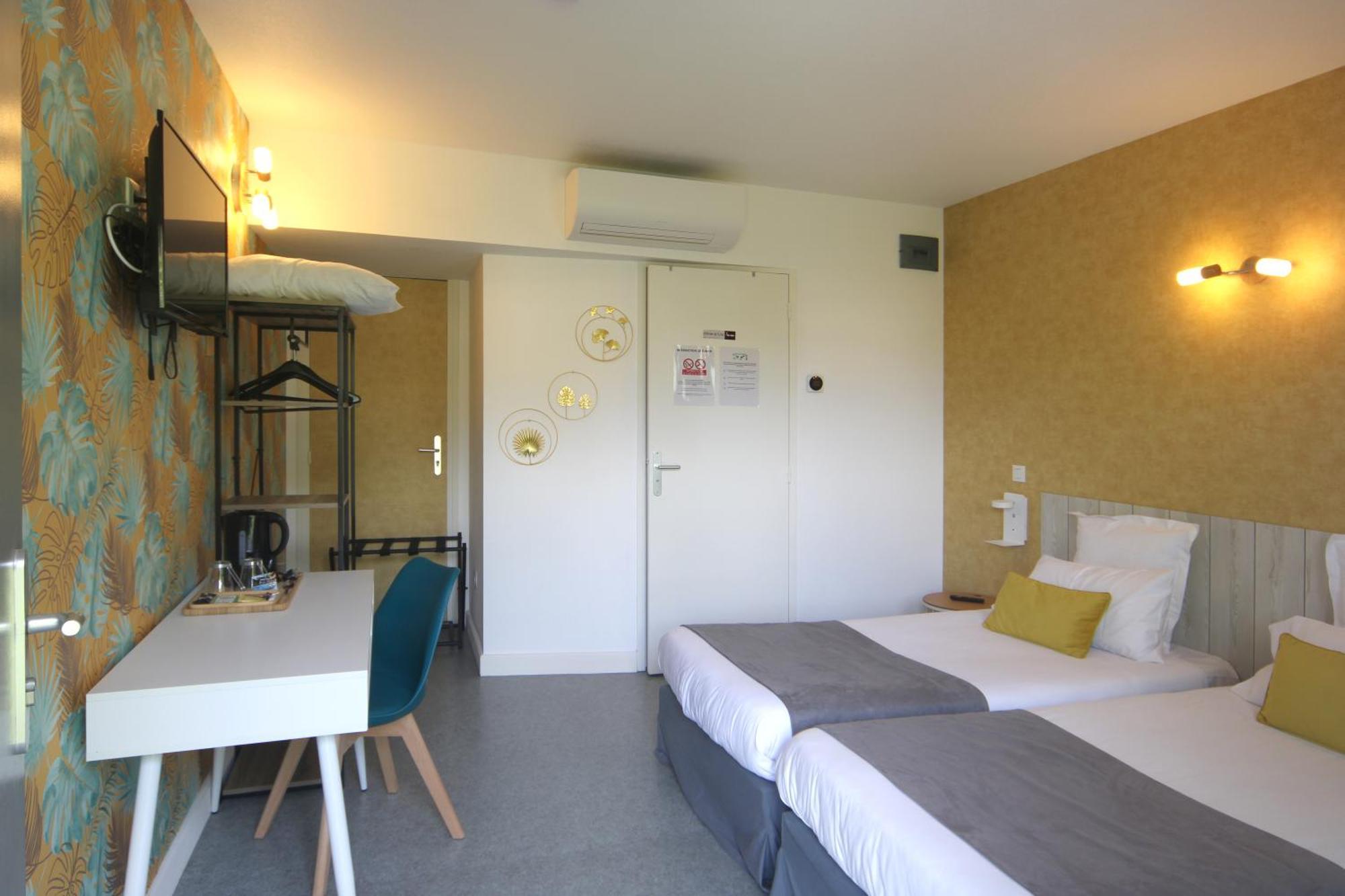 Hotel Le Vanseen Les Vans Exterior photo