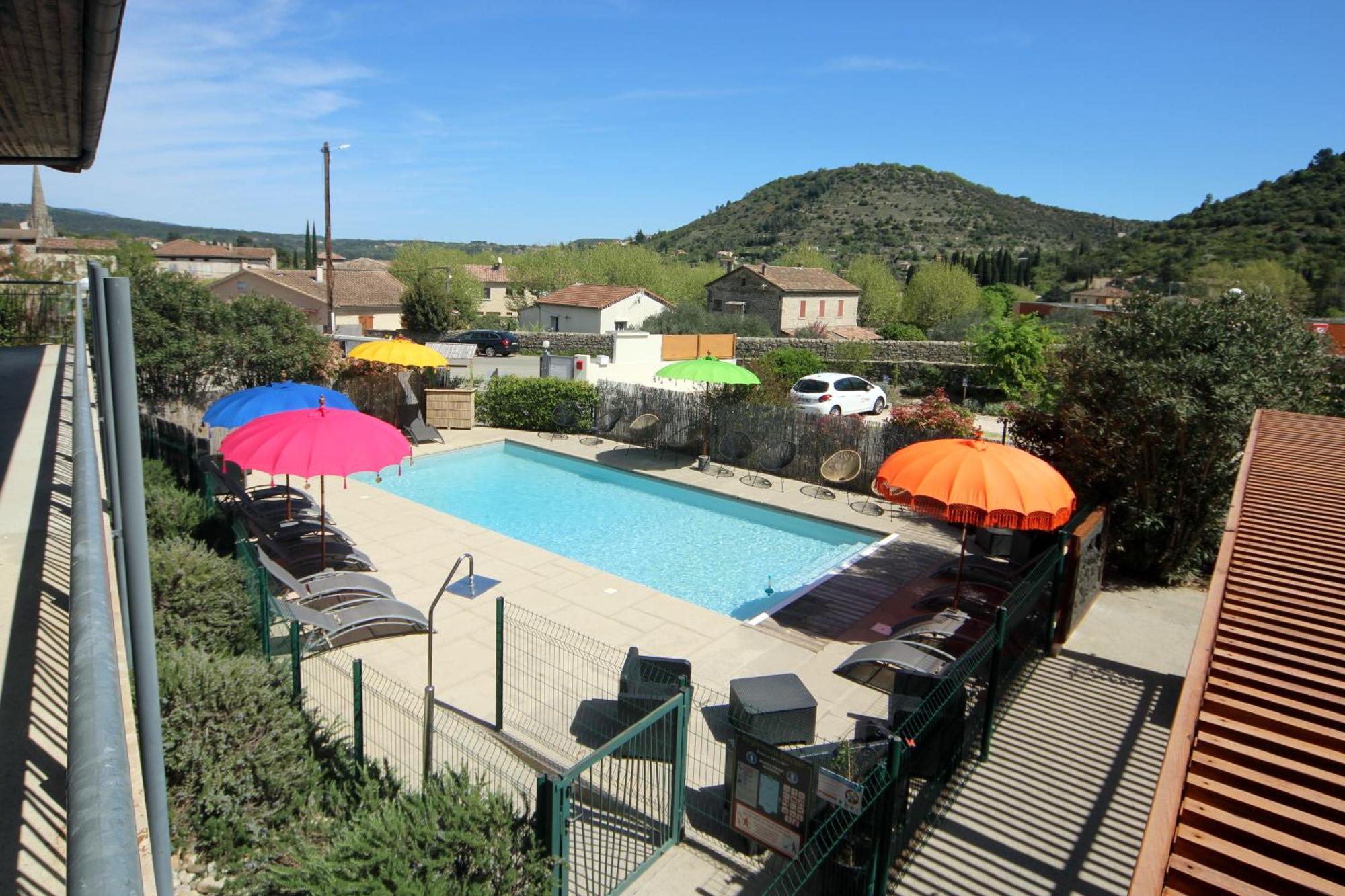 Hotel Le Vanseen Les Vans Exterior photo