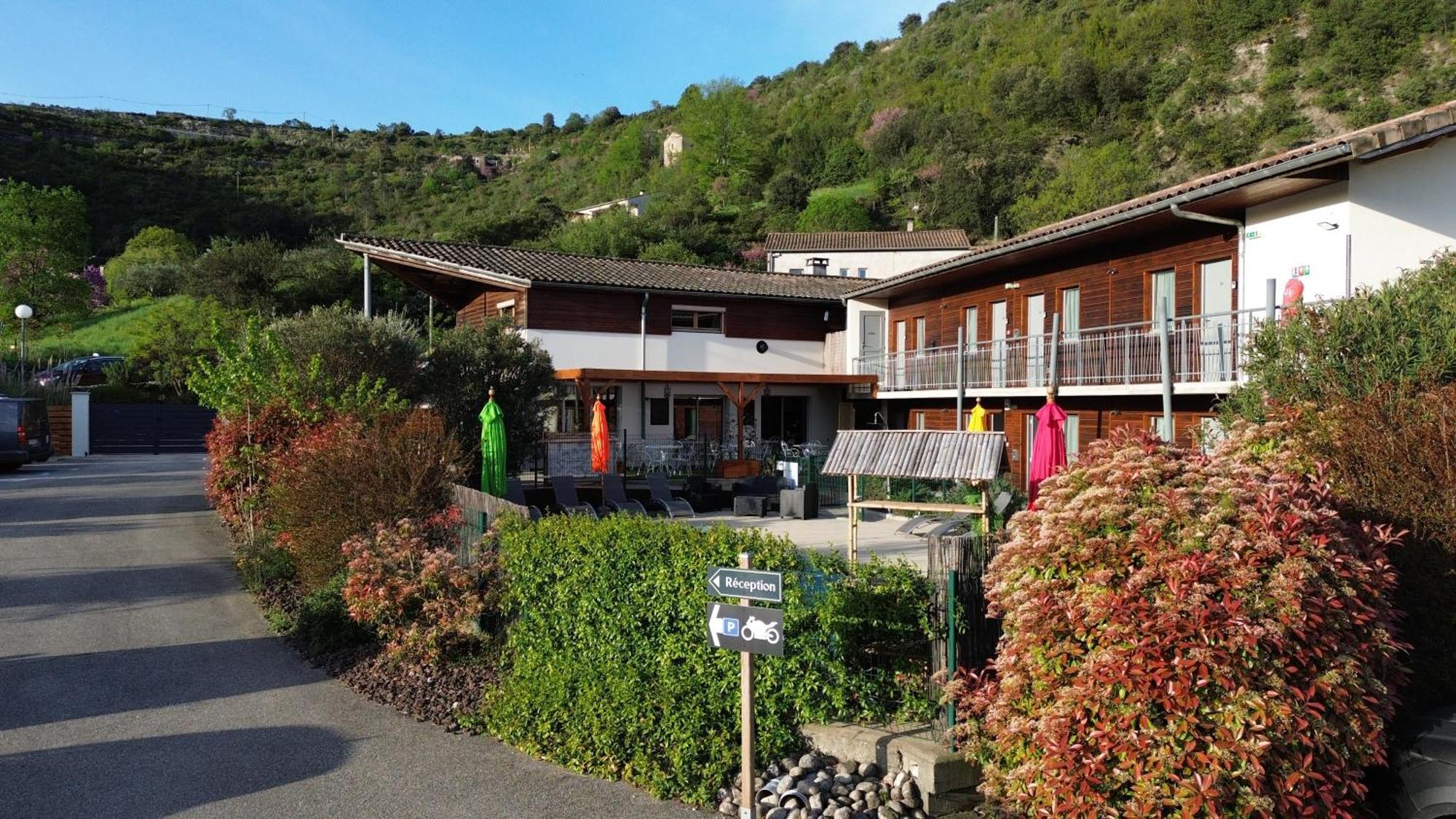 Hotel Le Vanseen Les Vans Exterior photo