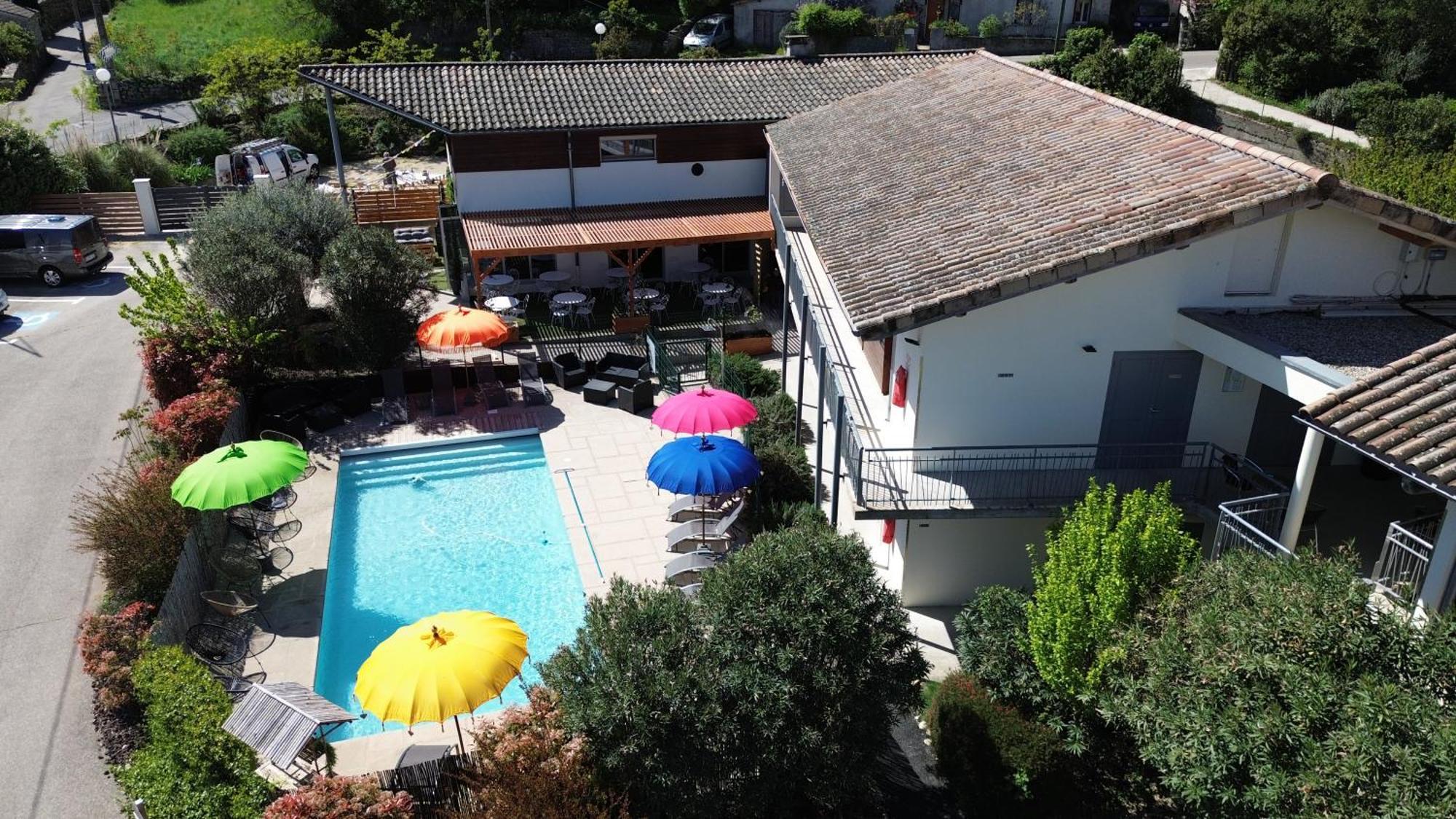 Hotel Le Vanseen Les Vans Exterior photo